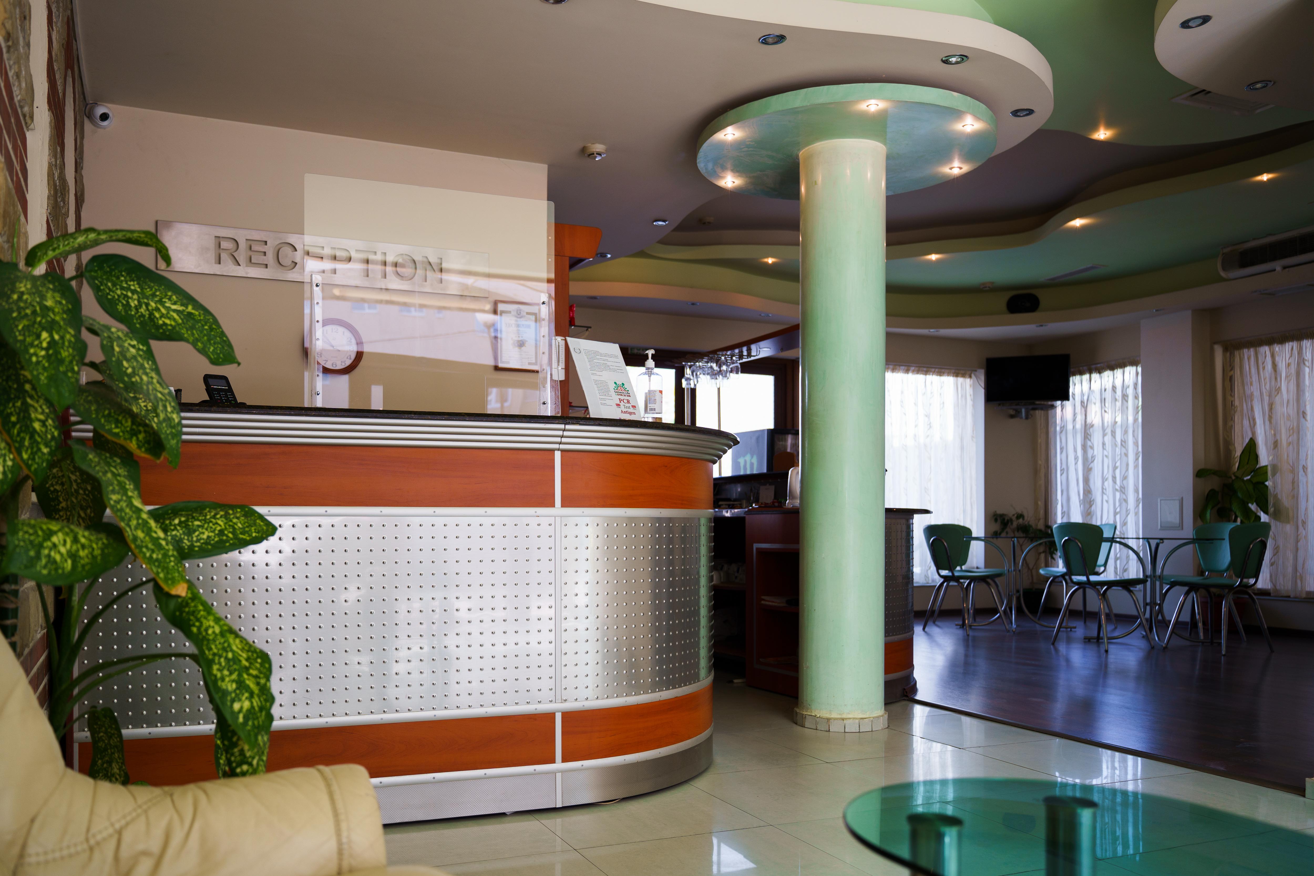 Dionis Hotel 3*