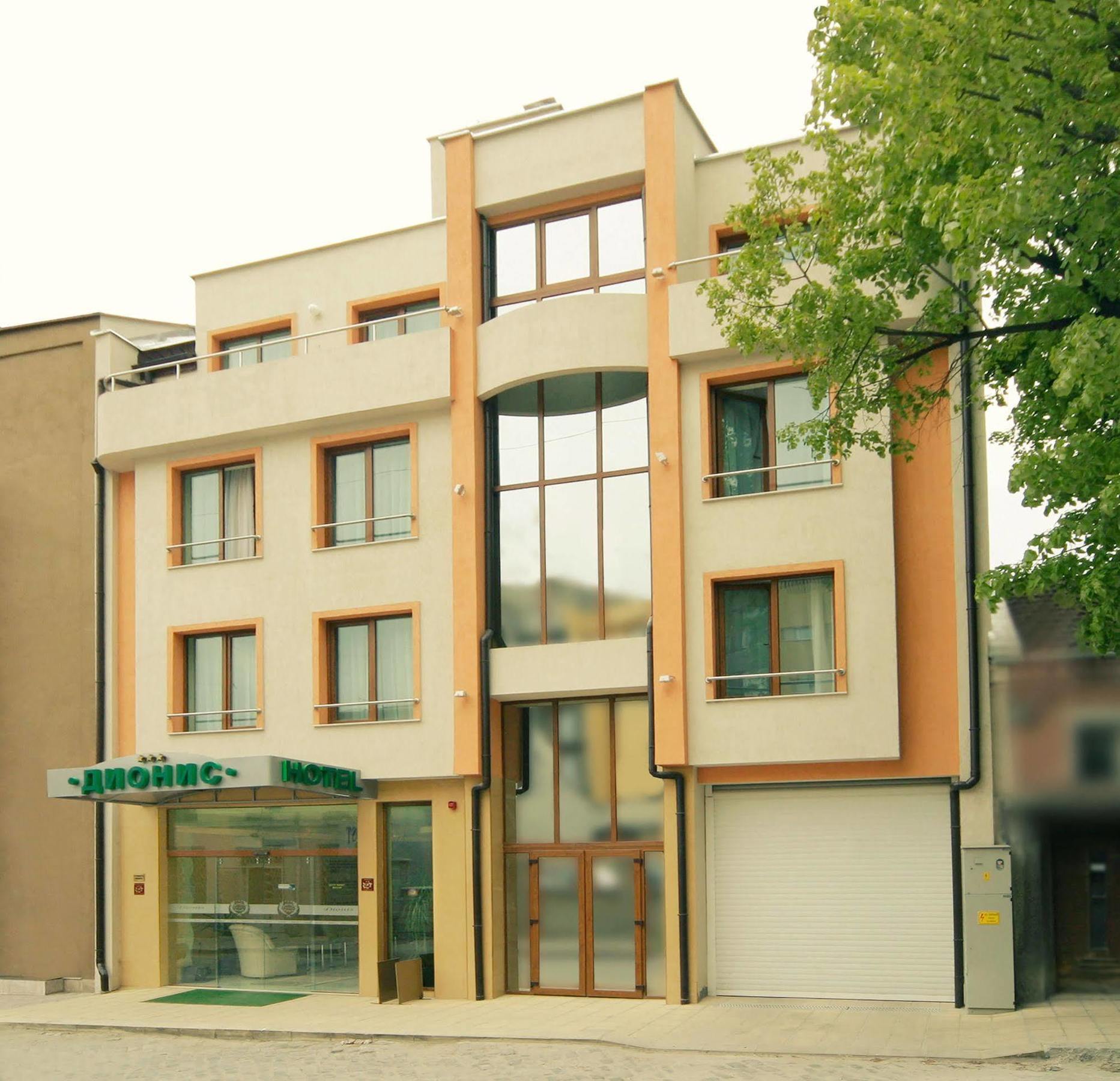 Dionis Hotel 3*